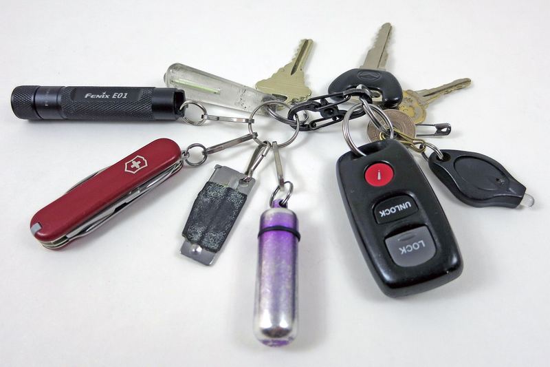 Key ring with house keys and car fobs